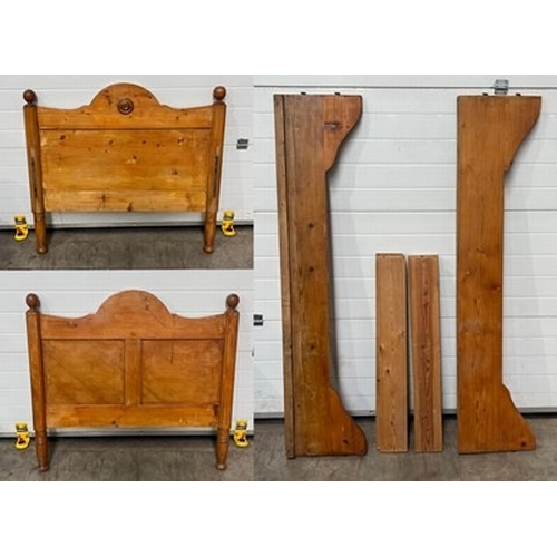 1025 - A C19th-early C20th pine single bed