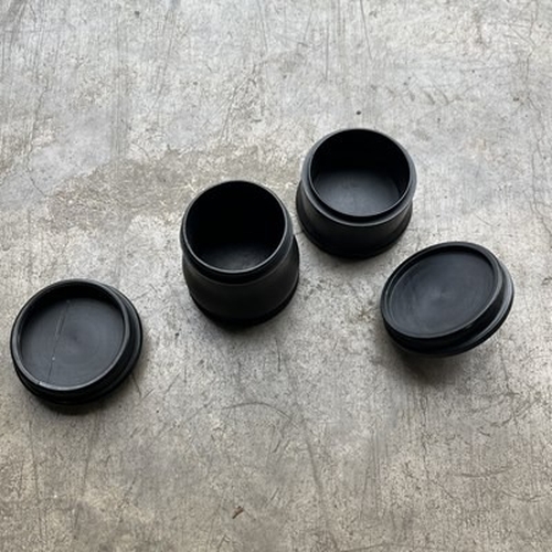 171A - An ebony table set, to include three pots, a shallow cup, and an oval tray (5)