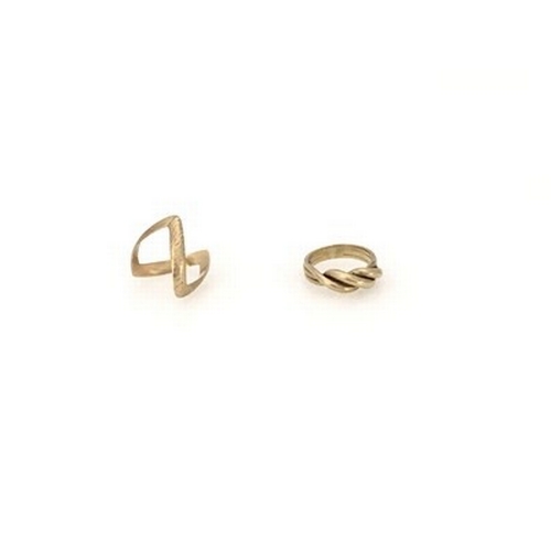 319 - Two 9ct gold rings, to include a wishbone ring, 6.4g