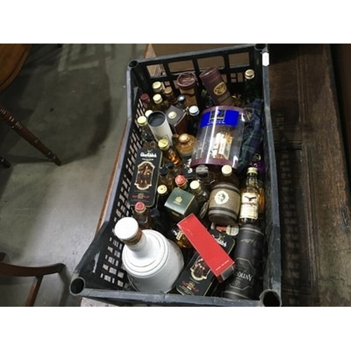 87A - A collection of whiskey miniatures, including Glenmorangie, Bells, Teachers, Glenfiddich etc (1 tray... 