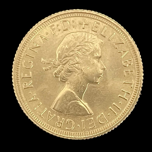 140 - Elizabeth II gold sovereign, 1968, 8.0g