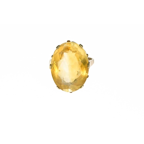 25 - A 9 carat gold citrine single stone ring, approx 2.1cm long, size M, 6.1g