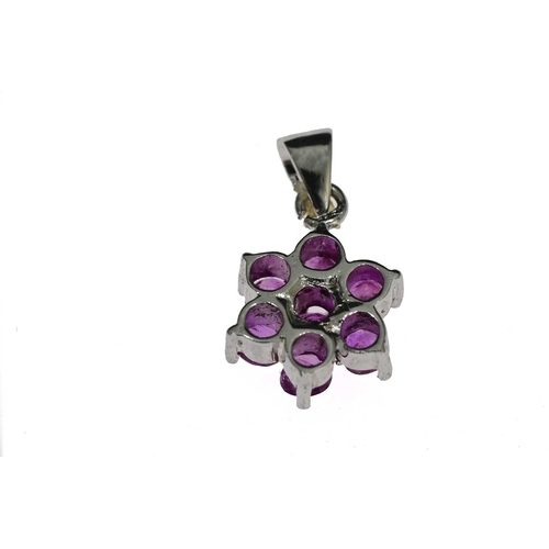 8 - A pink sapphire floral clustre pendant, 1.1cm diameter, 1.6g