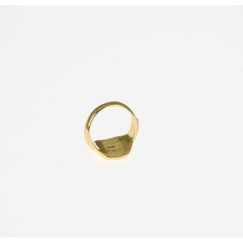 9 - An 18ct gold signet ring