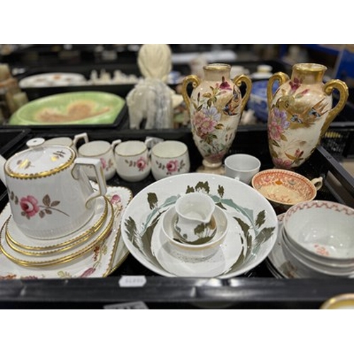 145 - A collection of British and Continental ceramics: hand-painted tea bowls and saucers circa. 1800, tw... 