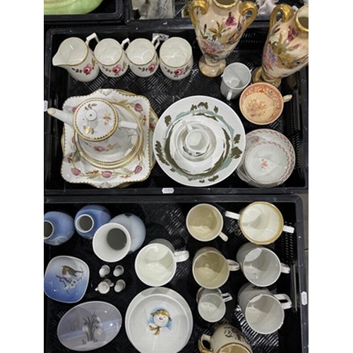 145 - A collection of British and Continental ceramics: hand-painted tea bowls and saucers circa. 1800, tw... 