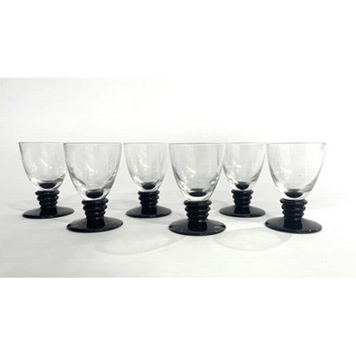 263 - A set of 6 opaque black and clear Art Deco glasses, contained in a red velvet case (1)