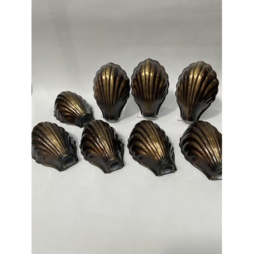 271 - A collection of scallop-moulded metal theatre footlights (7)