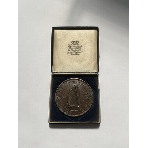 302A - Medals, a bronze Irish Roinn Oideachais medal, 1960, boxed