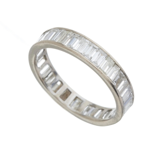 142 - A rectangular-shape diamond full eternity ring, estimated total diamond weight 2.20ct, G-H colour, V... 