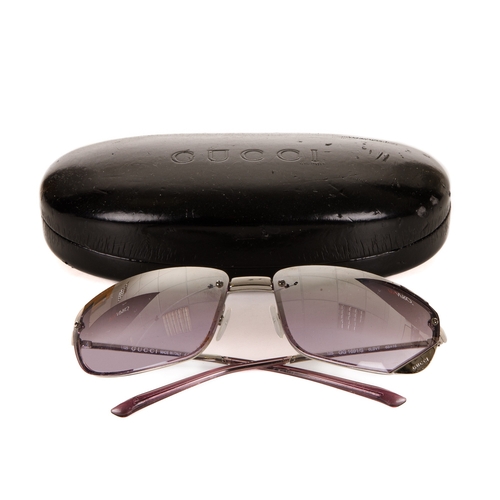 311 - Gucci, a pair of rimless sunglasses, featuring mirrored grey to pink gradient lenses and thin gunmet... 