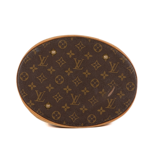 341 - Louis Vuitton, a monogram Bucket GM handbag, designed with a monogram coated canvas exterior, vachet... 