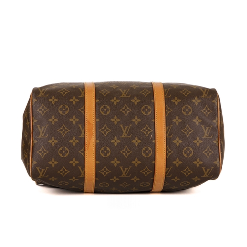 346 - Louis Vuitton, a Sac Souple 35 handbag, featuring the maker's monogram coated canvas exterior with n... 