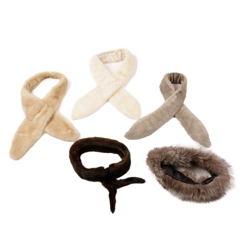 458 - A selection of fur accessories, to include a blue fox fur scarf, an azurine mink scarf, an elasticat... 