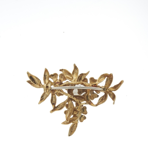 91 - Cropp & Farr, a 1970s 18ct gold brilliant-cut diamond flower brooch, estimated total diamond weight ... 