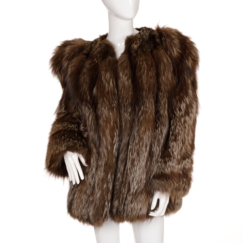 451 - A collarless silver fox fur coat, designed with an open front and two exterior pockets, chest measur... 