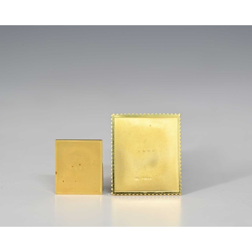 107 - A 22-carat gold £1 Machin stamp ingot, and Penny Black ingot, 1973, marked 2996, 39g, boxed (2)