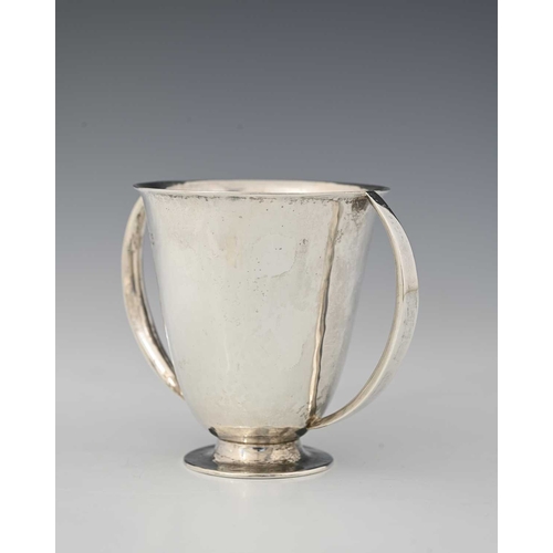 151 - An Arts and Crafts silver twin handled footed cup, Henry Hodson Plante, London 1913, planished flare... 