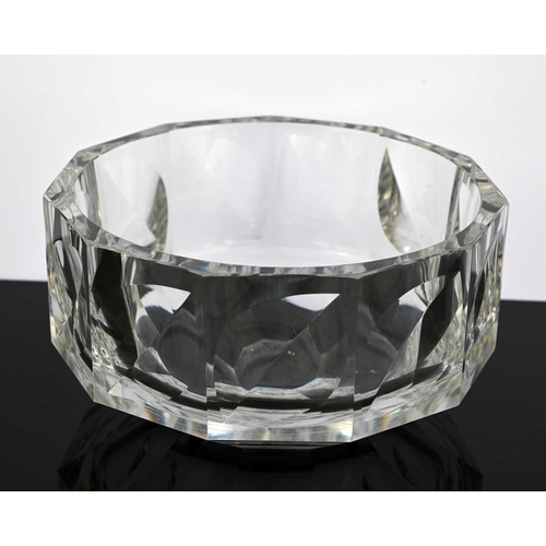 526 - Gunnar Cyrén for Orrefors, a Modernist cut glass bowl, circa 1960s, polygonal form cut with stylised... 