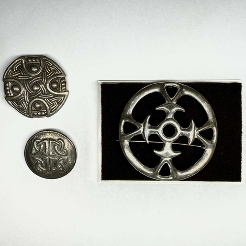 635 - Three silver brooches, to include a Finnish Kalevala Koru Heporisti brooch, a Scottish Iona brooch b... 