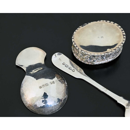 117 - An Elizabeth II silver Arts & Crafts style tea caddy spoon, with planished exterior, Guild of Handic... 