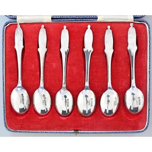 122 - A cased set of commemorative Coronation spoons, 