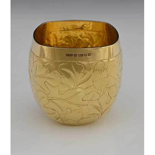 335 - (†) Rod Kelly. An Elizabeth II eighteen-carat gold beaker, four-sided, raised by hand, and chased in... 