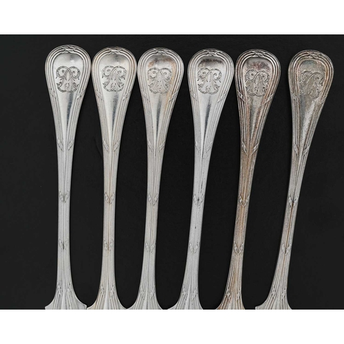 69 - A set of six French first standard (0.950) silver scoops, possibly for marrow or shellfish, each bow... 