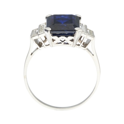 170 - A sapphire single-stone dress ring, with rectangular-shape diamond stepped sides, sapphire estimated... 