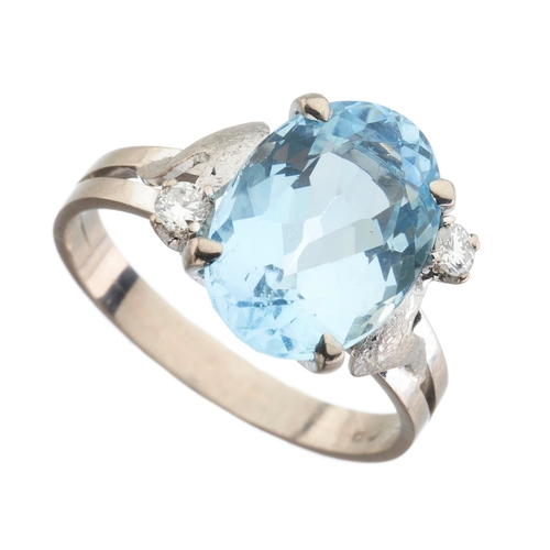 184 - An aquamarine single-stone dress ring, with brilliant-cut diamond accent shoulders, aquamarine estim... 