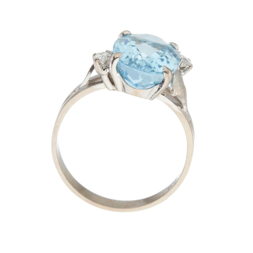 184 - An aquamarine single-stone dress ring, with brilliant-cut diamond accent shoulders, aquamarine estim... 