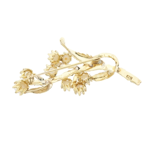 212 - An 18ct gold cultured pearl floral spray brooch, stamped 18k, length 5.5cm, 8.4g