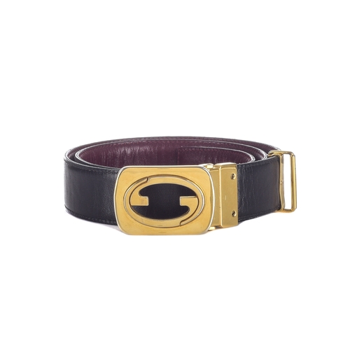 384 - Gucci, a vintage belt, the smooth black belt, with a burgundy leather underside and gold-tone GG pin... 