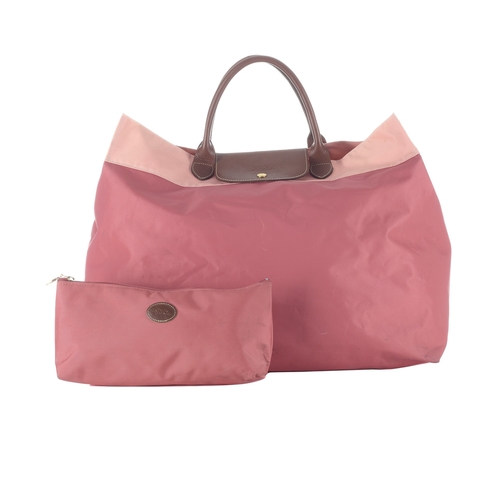 401 - Longchamp, a Pliage XL beach bag w/pouch, to include an x-large pink two-tone nylon bag, with loopin... 