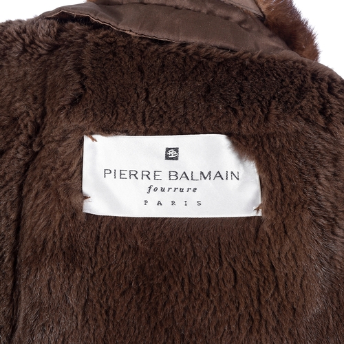 507 - Balmain, a ladies coat with fur trim, designed with a brown silk/polyester outer shell, featuring a ... 