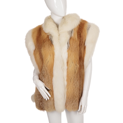 530 - A golden and white fox fur gilet, featuring hook and eye clip fastenings, two outer pockets and two ... 