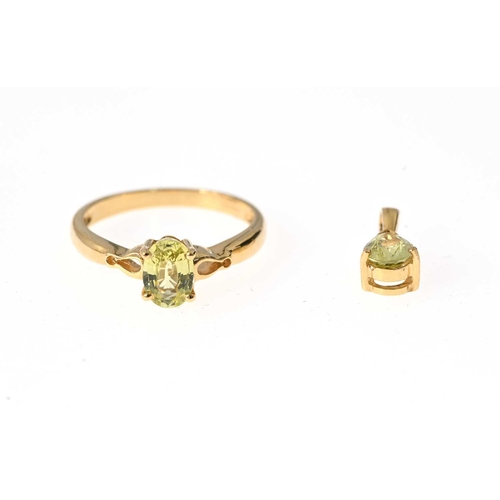 15 - An 18ct gold chrysoberyl single-stone ring, together with a similarly-set pendant, estimated total c... 