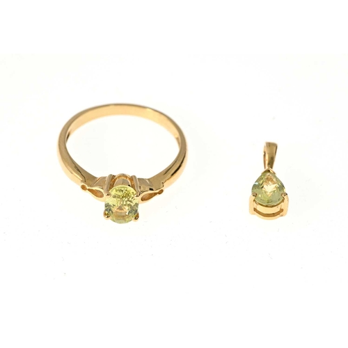 15 - An 18ct gold chrysoberyl single-stone ring, together with a similarly-set pendant, estimated total c... 