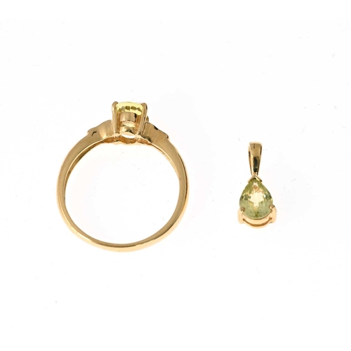 15 - An 18ct gold chrysoberyl single-stone ring, together with a similarly-set pendant, estimated total c... 