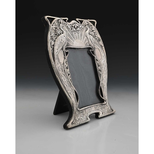 158 - An Elizabeth II silver photo frame, in the Art Nouveau style, Paul Vernon Fitchie, London 1989, lyre... 