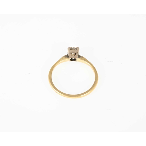 22 - An early 20th century 18ct gold and platinum, circular-cut diamond single-stone ring, diamond estima... 