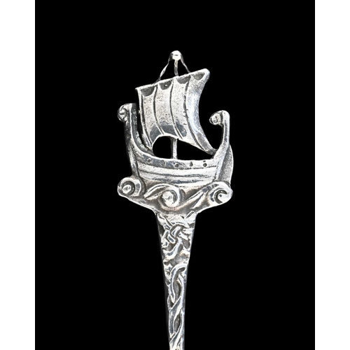 220 - Alexander Ritchie (attributed), an Iona Arts and Crafts silver spoon, cast with a dragon boat in ful... 