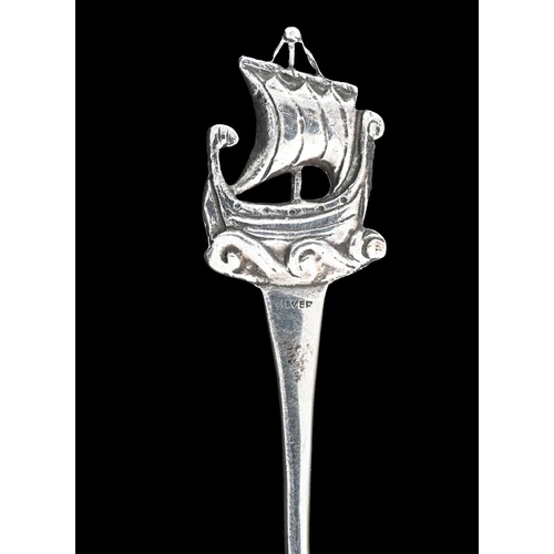 220 - Alexander Ritchie (attributed), an Iona Arts and Crafts silver spoon, cast with a dragon boat in ful... 