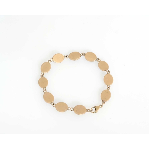 24 - A 9ct gold feldspar cabochon line bracelet, with lobster clasp, hallmarks for London, length 18.2cm,... 