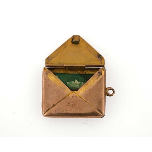 4 - An early 20th century 9ct gold novelty stamp holder, modelled as an envelope, hallmarks for Chester,... 