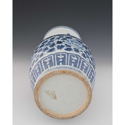 402 - A Chinese blue and white vase