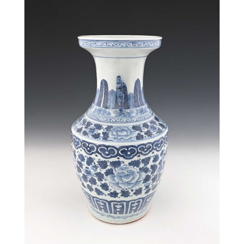 402 - A Chinese blue and white vase