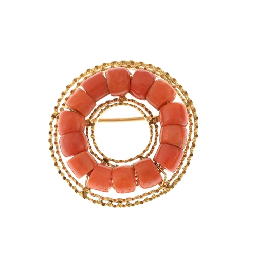 61 - An 18ct gold coral bead target brooch, Italian marks, stamped K18, diameter 3.3cm, 11.1g