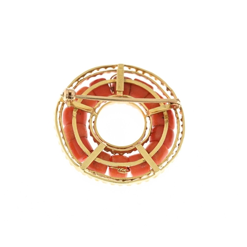 61 - An 18ct gold coral bead target brooch, Italian marks, stamped K18, diameter 3.3cm, 11.1g