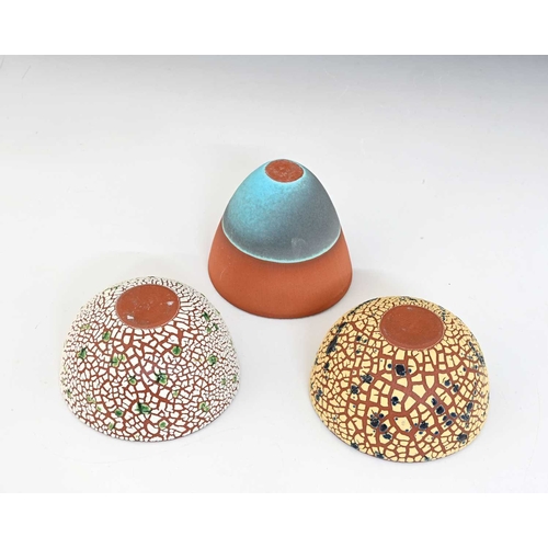 786 - Emma Williams (British, 20th/21st Century), three textured earthenware bowls, largest 9.5cm diameter... 